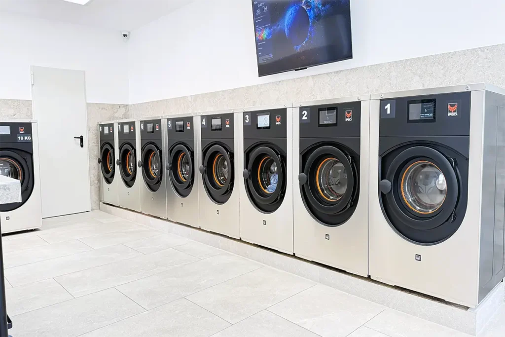 Heller Waschsalon in Stuttgart Ost mit modernen Waschmaschinen und zentraler Lage